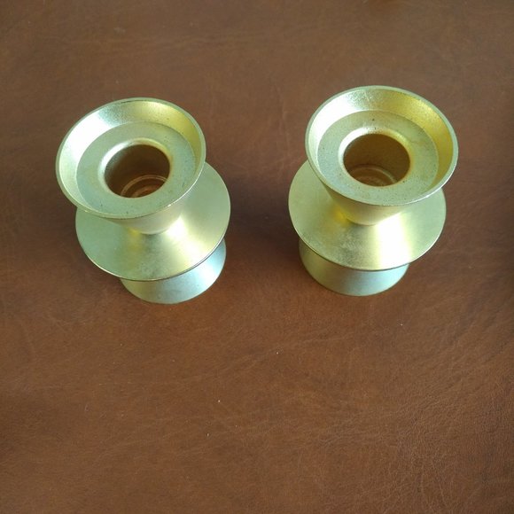 PAIR OF MATTE GOLD SHORT DOUBLE DISK CANDLESTICKS - Picture 4 of 5